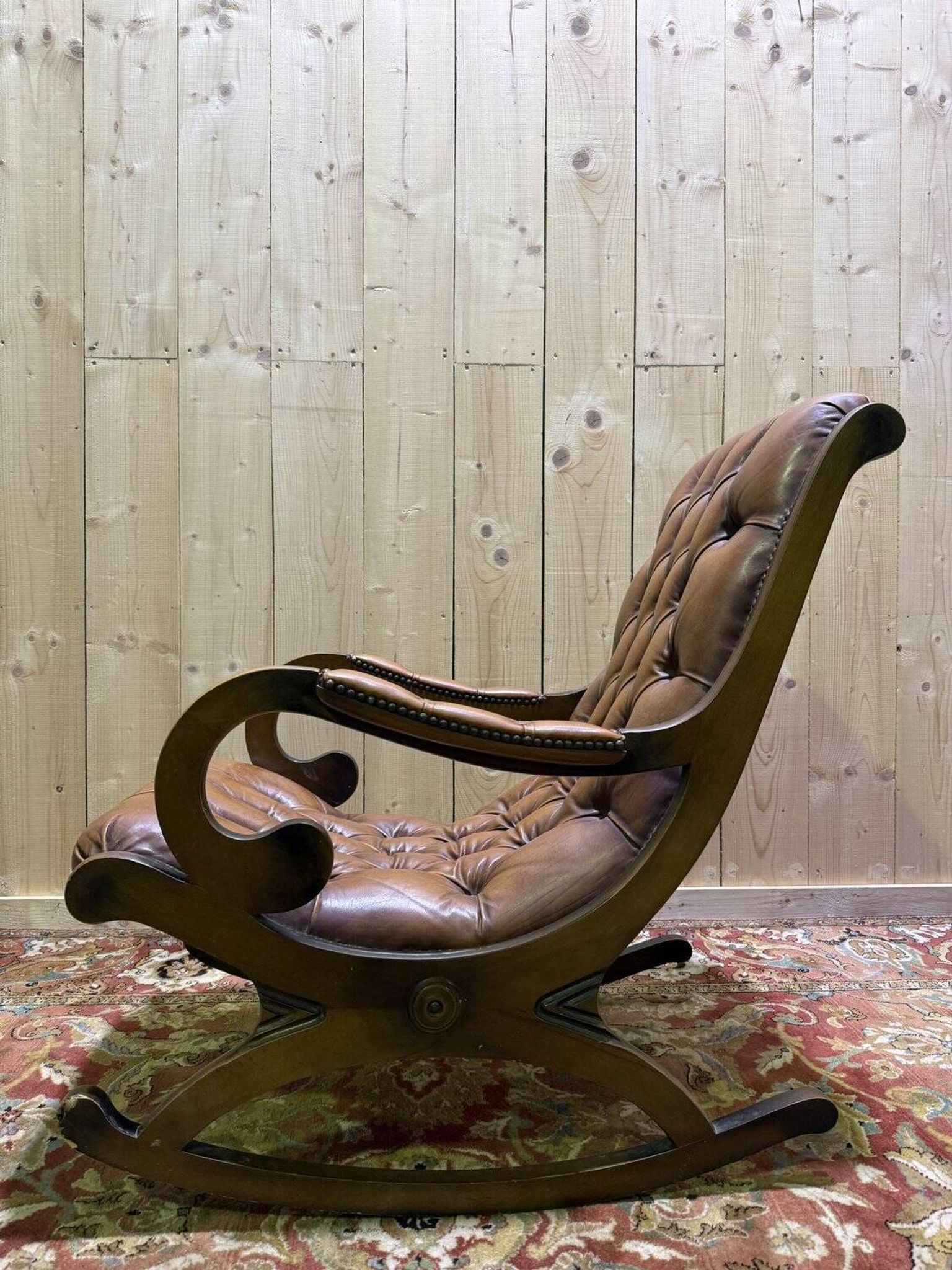 Fauteuil, rocking-chair, chesterfield en cuir havane
