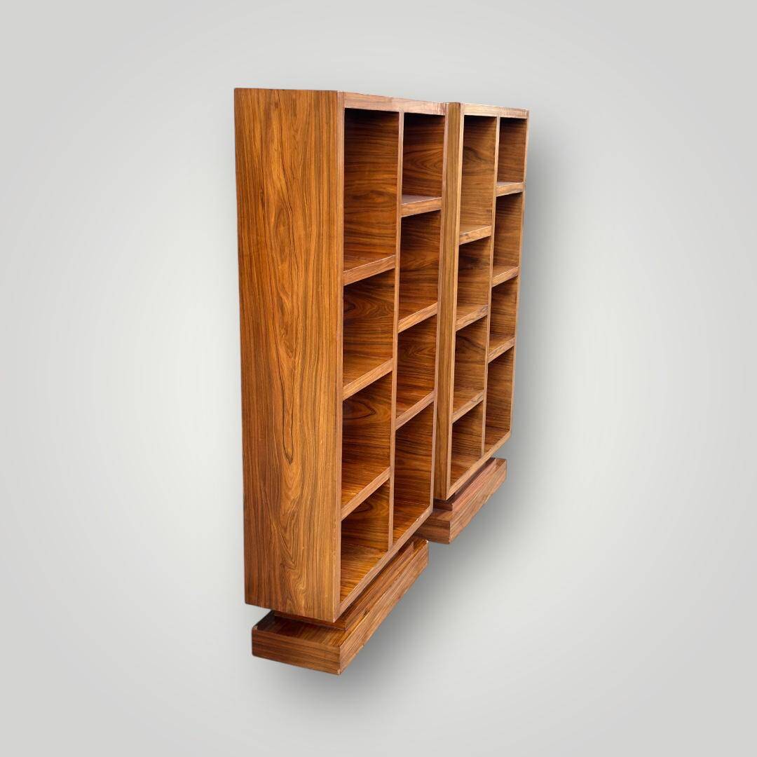 Pair of Art Deco style bookshelves in rosewood veneer - é