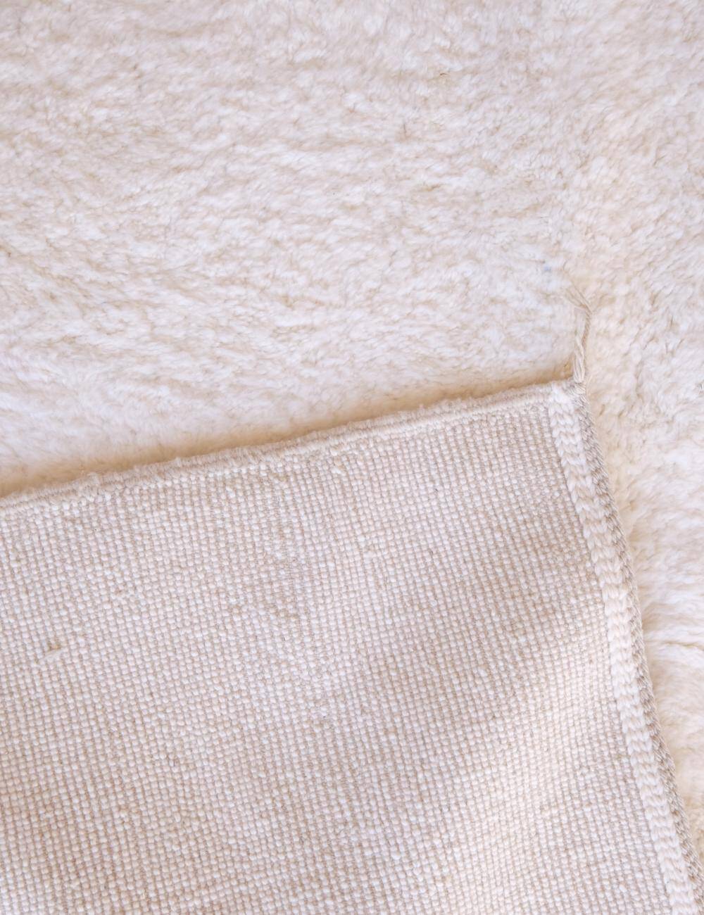 Modern Plain White Rug - 448 x 314 cm