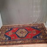 Tapis fait main bleu et rouge