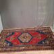 Tapis fait main bleu et rouge