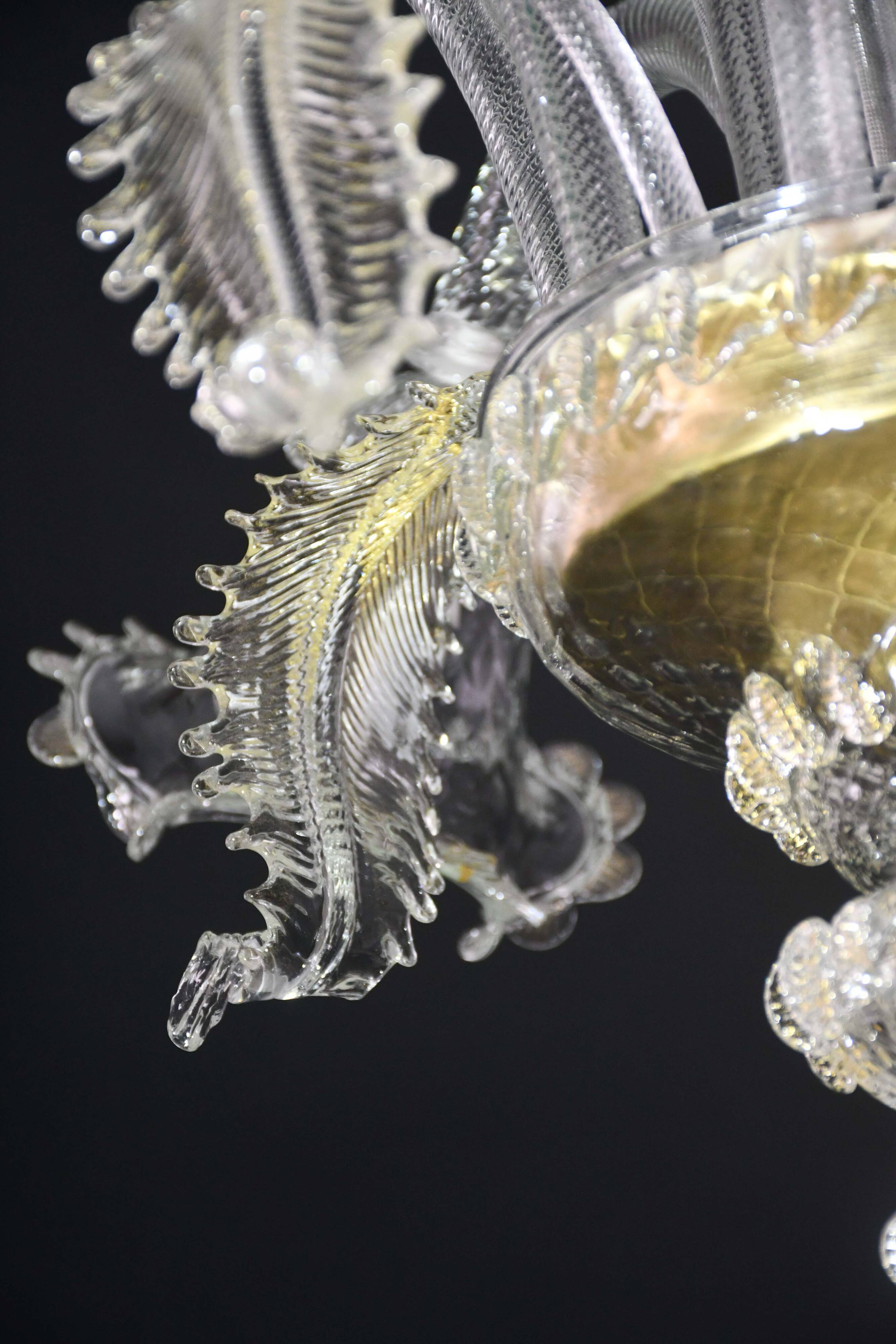 Wonderful large size Venetian chandelier, transparent and gold Murano glass