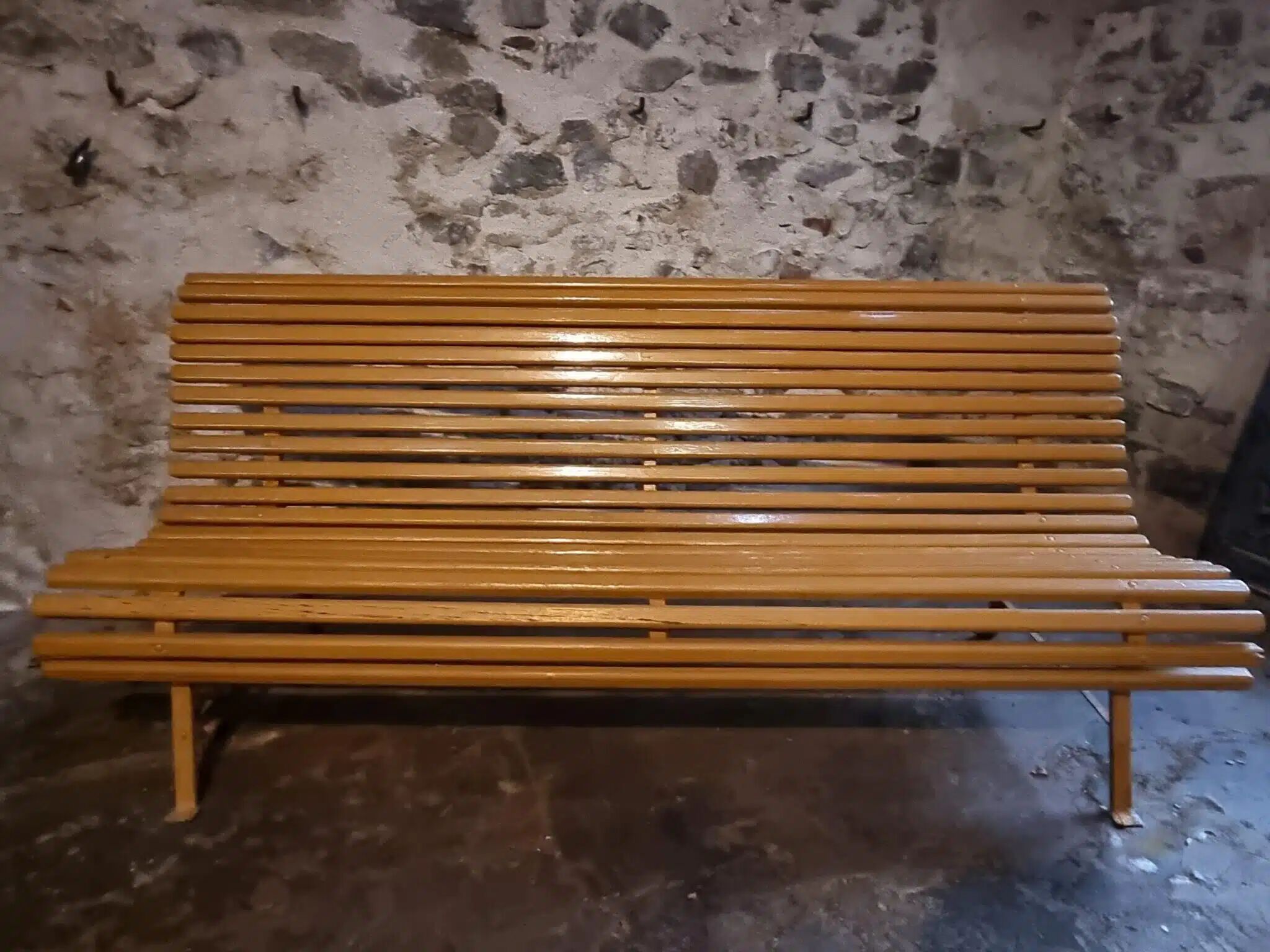 Vintage French garden bench in pine, mid-20th century.