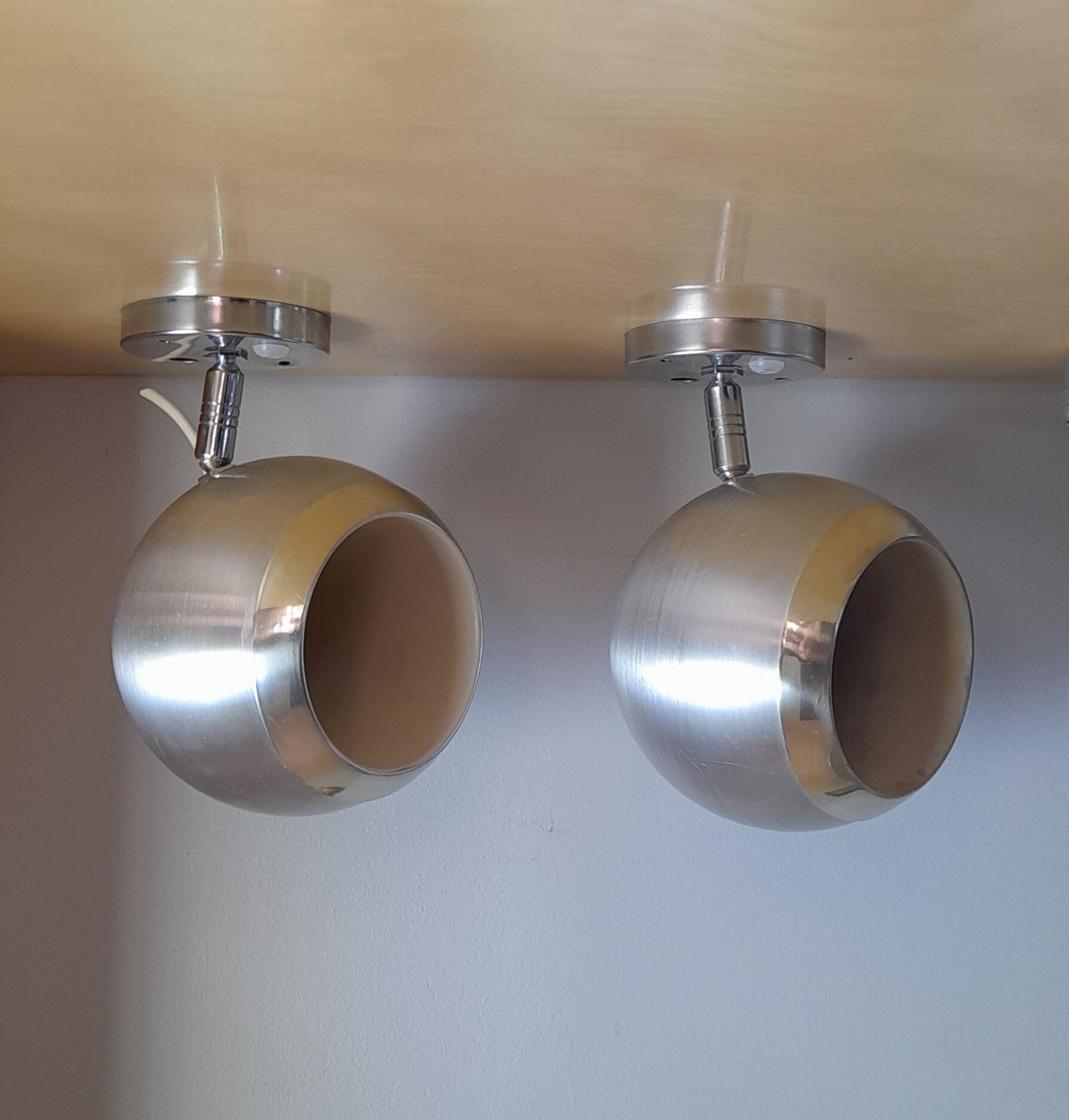 Pair of eyeball spots, Alumininor