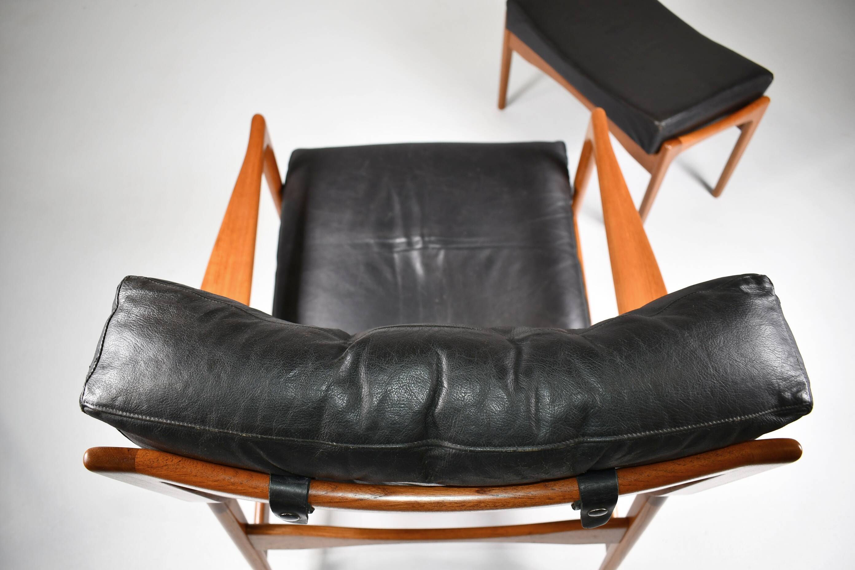 Fauteuil et repose-pieds par Ib Kofod-Larsen pour OPE, Suède