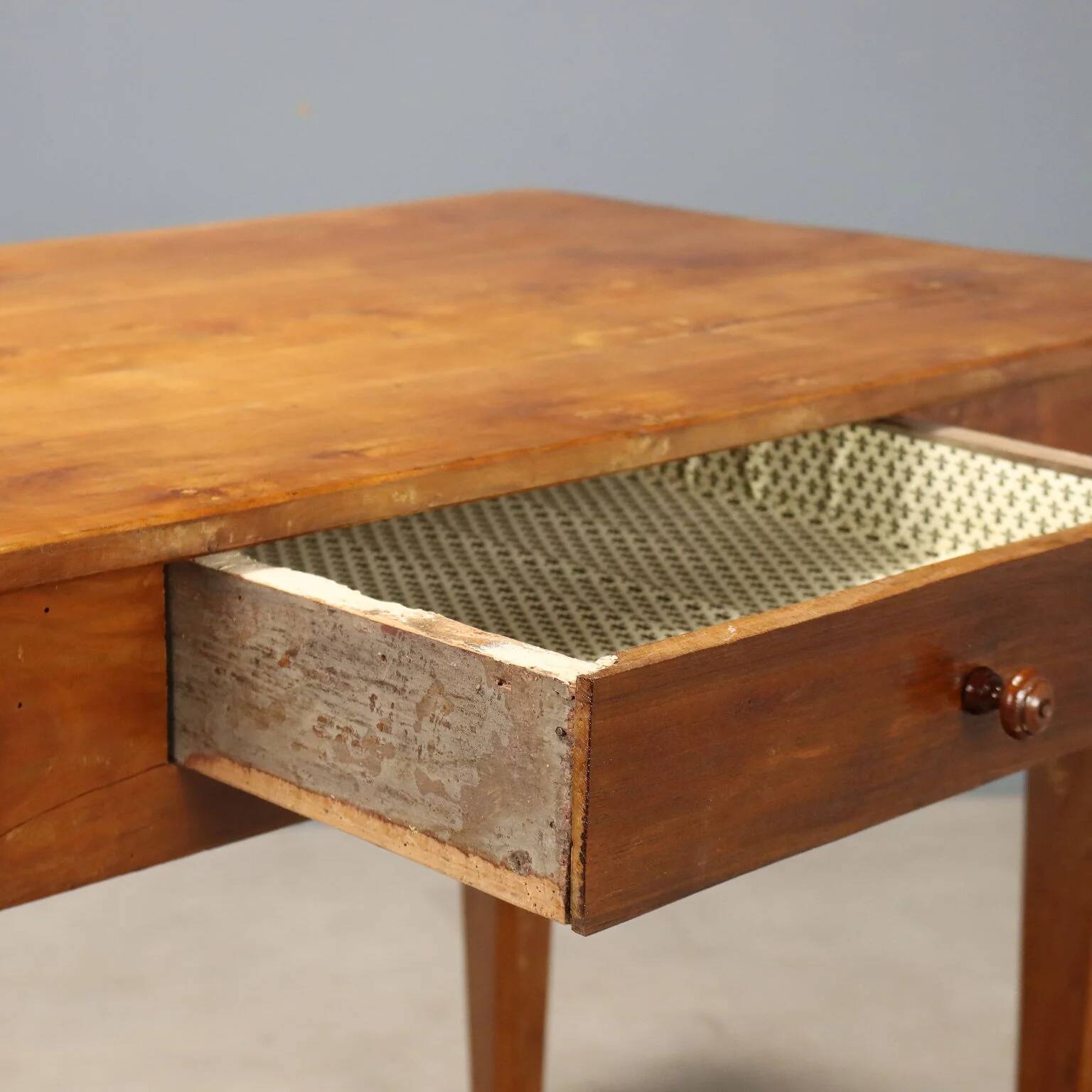 Bureau Directoire ancien en bois de cerisier, Italie, XIXe siècle