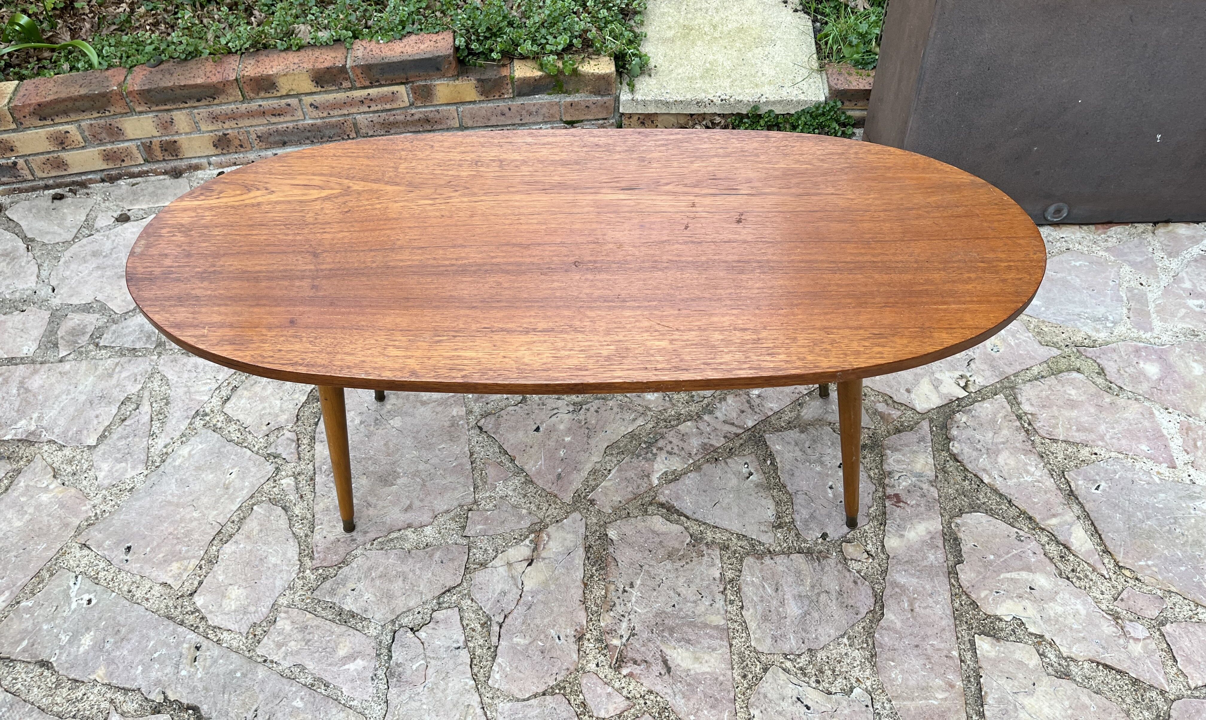 Table basse ovale en bois