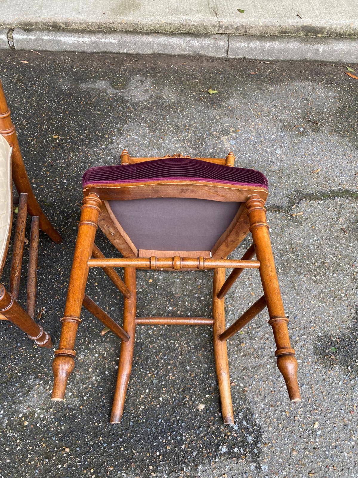 2 Napoleon III chairs in solid wood and velvet fabric