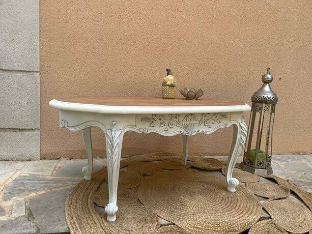 Wooden coffee table revamped in white and wood.