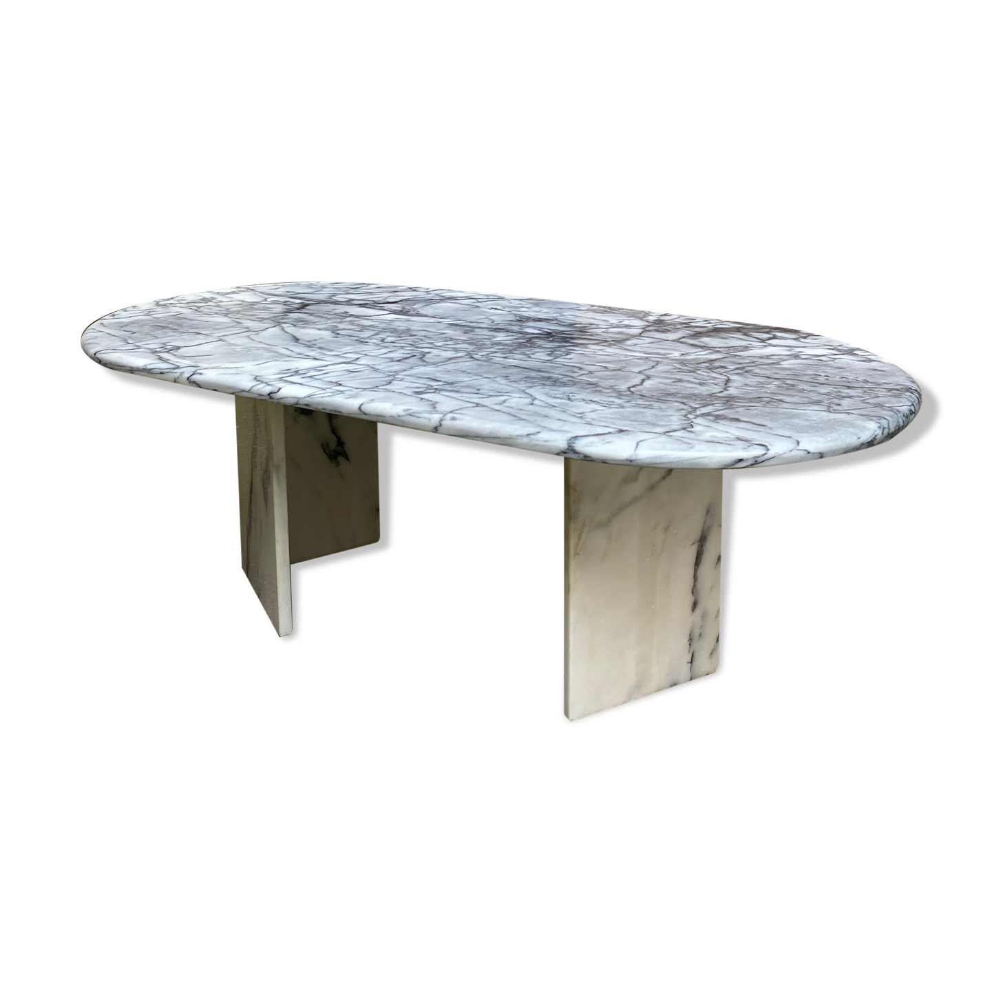 Oval marble coffee table