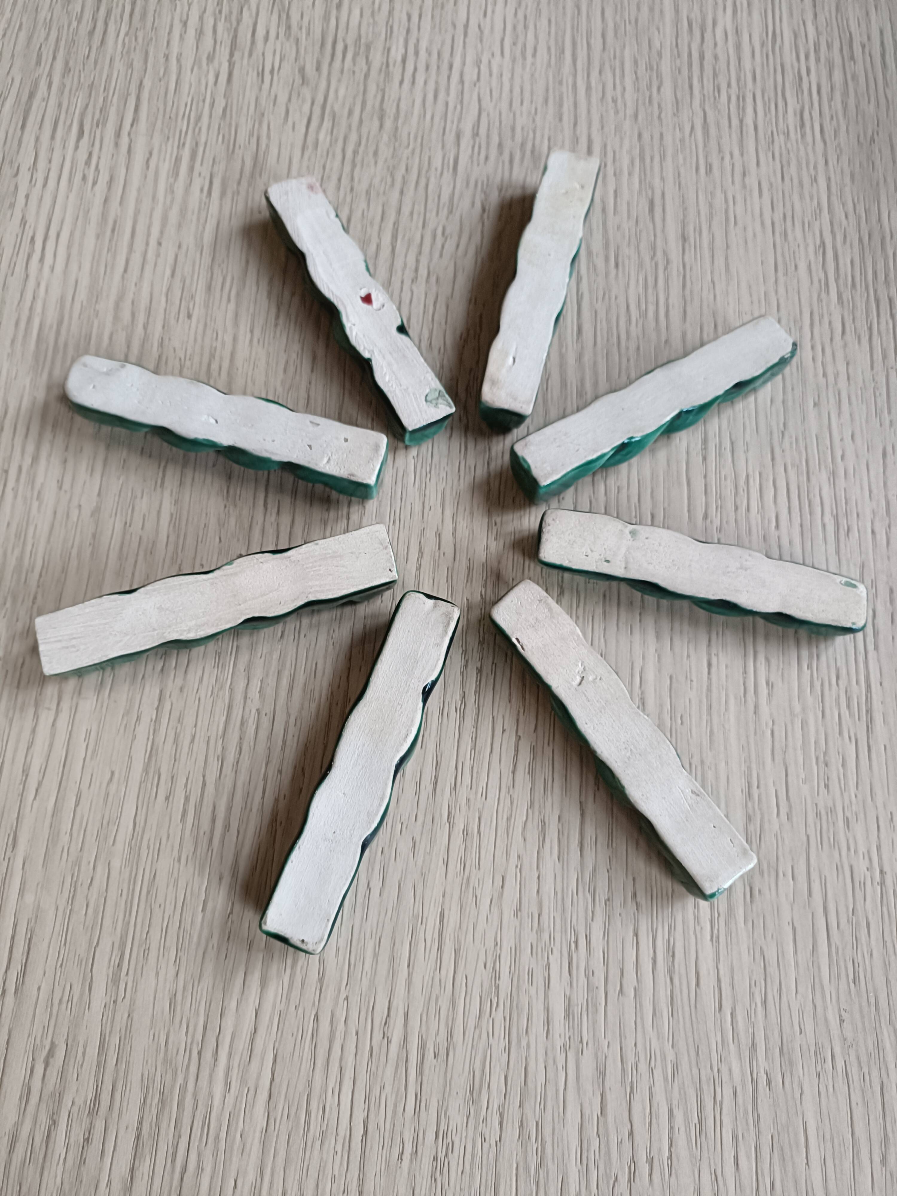 8 Green ceramic knife rests