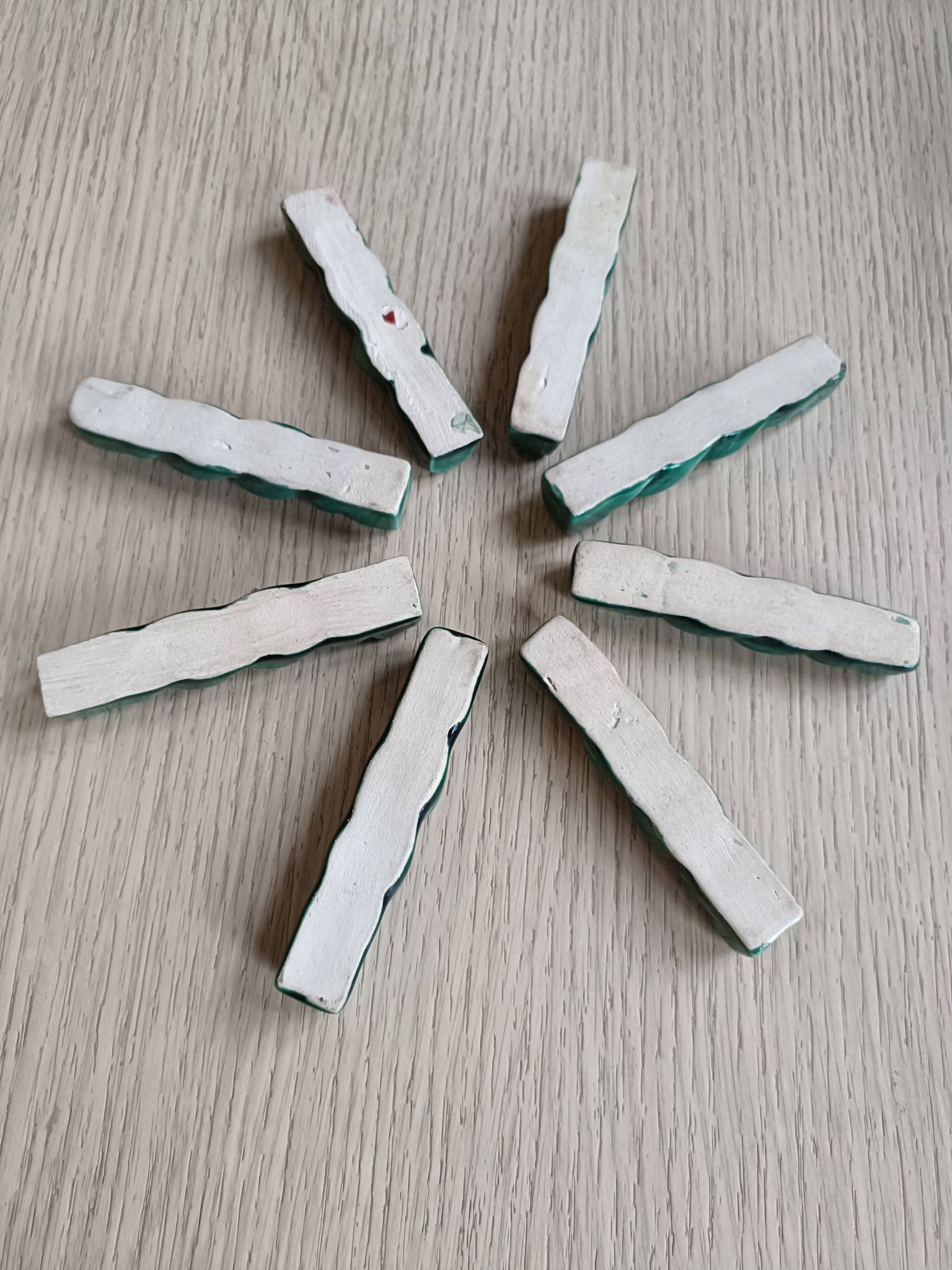 8 porte-couteaux en céramique verte