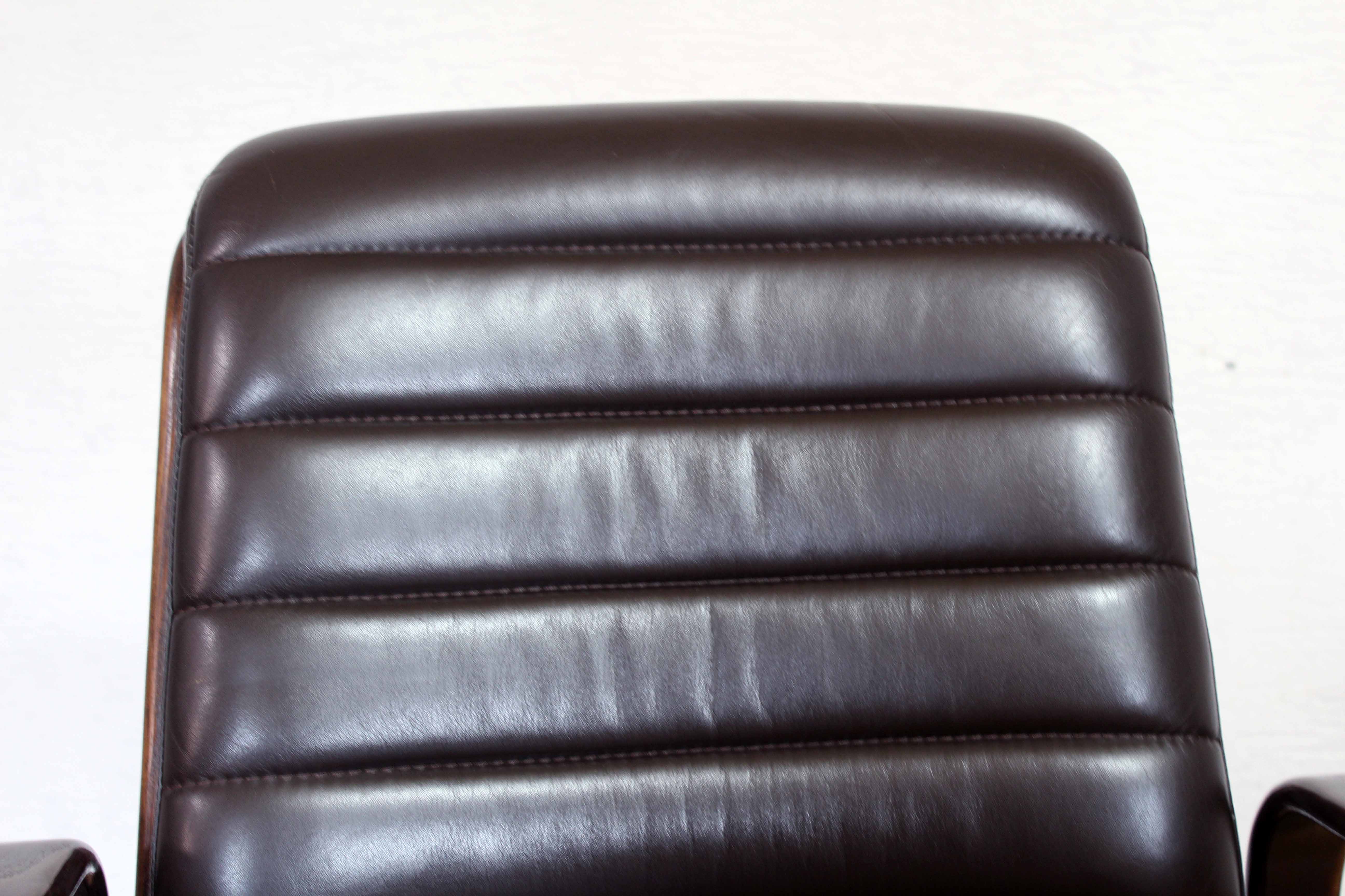 Stoll Giroflex conference chair in leather and 1960s wood