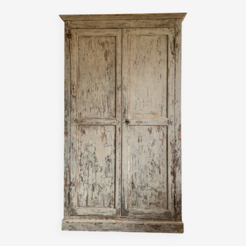 Armoire patinée