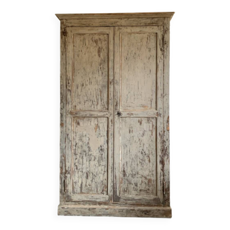 Armoire patinée