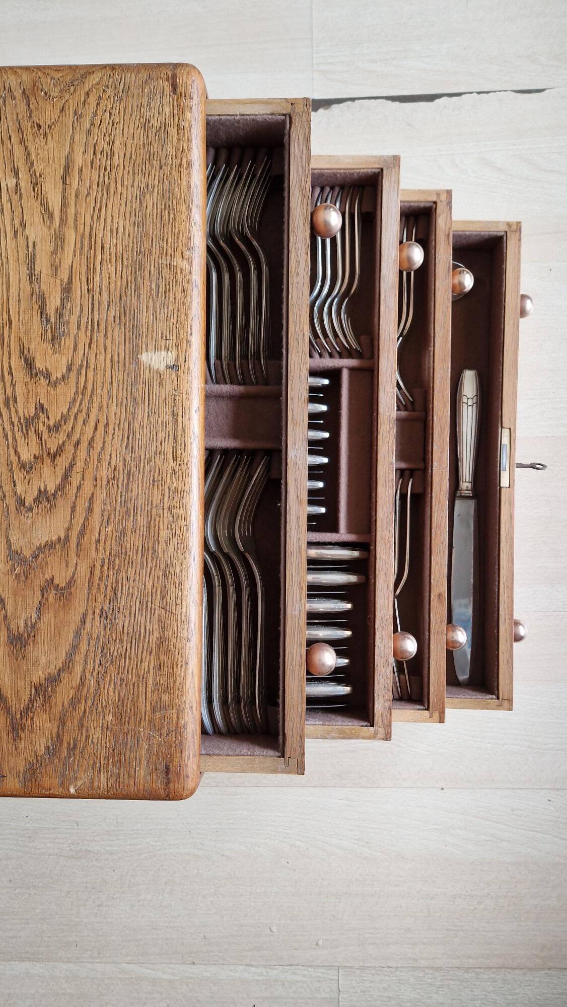 Argental art deco housewife