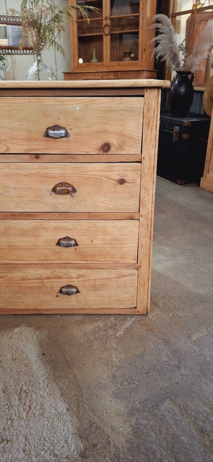 Trade furniture with drawers
