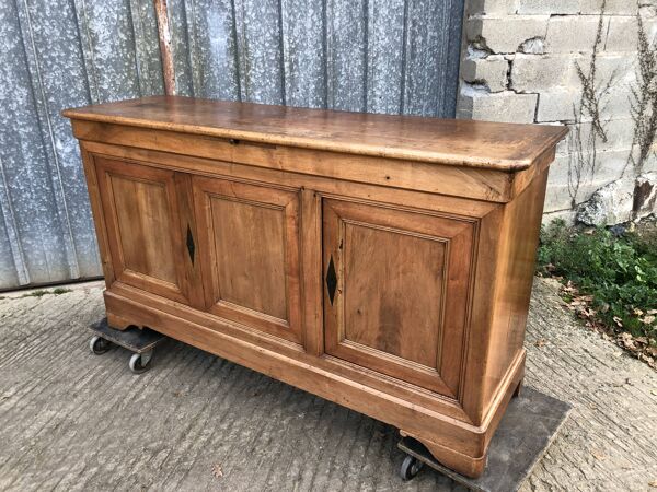 Buffet enfilade Louis Philippe en noyer massif à 3 portes et 1 tirette.