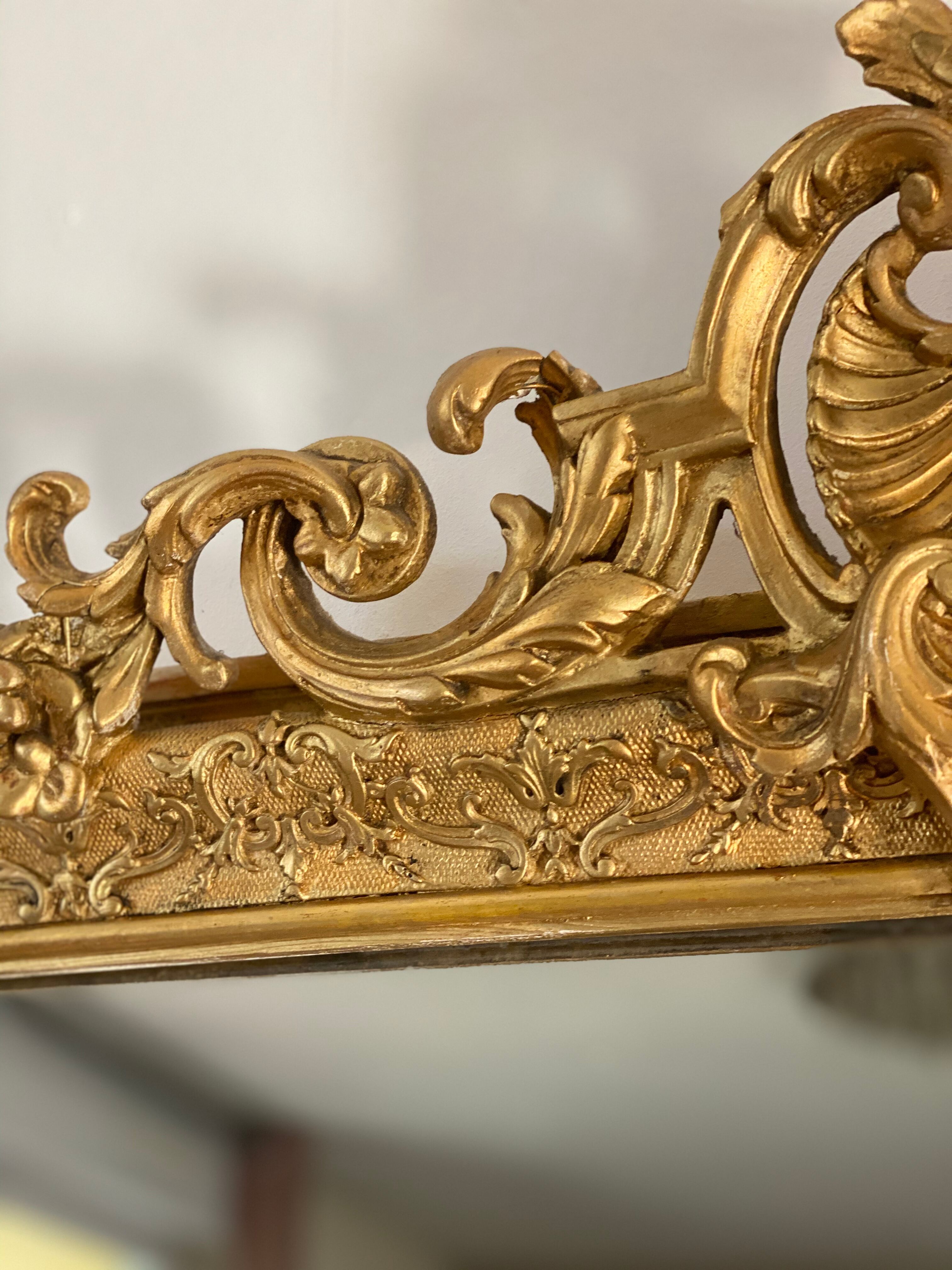 Miroir ancien Louis Philippe doré à fronton