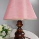 Lampe à poser bois tourné, abat jour rose, retro chic