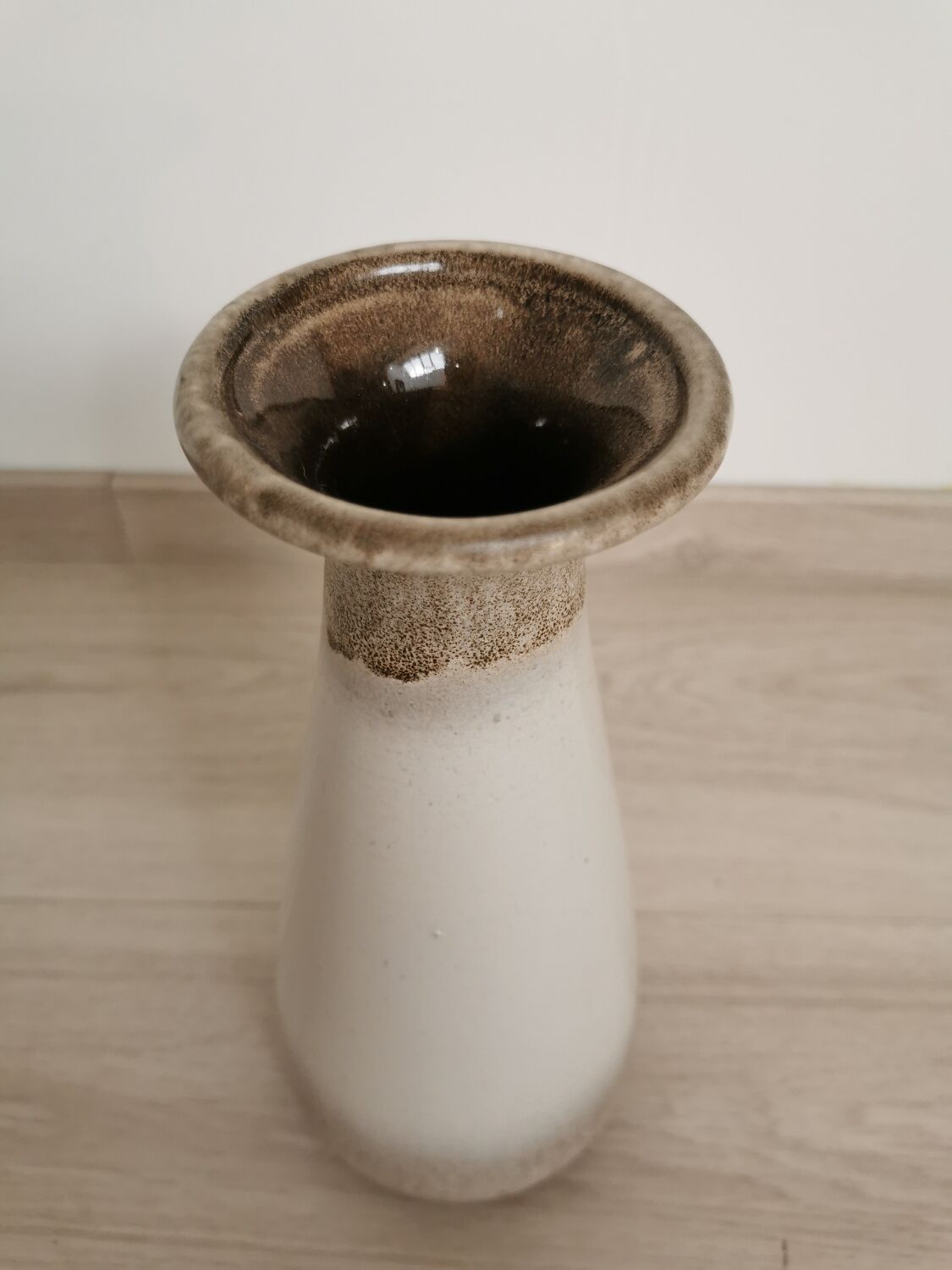 White Scheurich ceramic vase