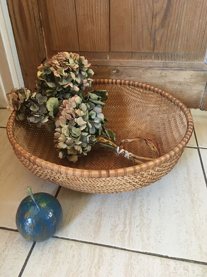 Round basket in braided folder