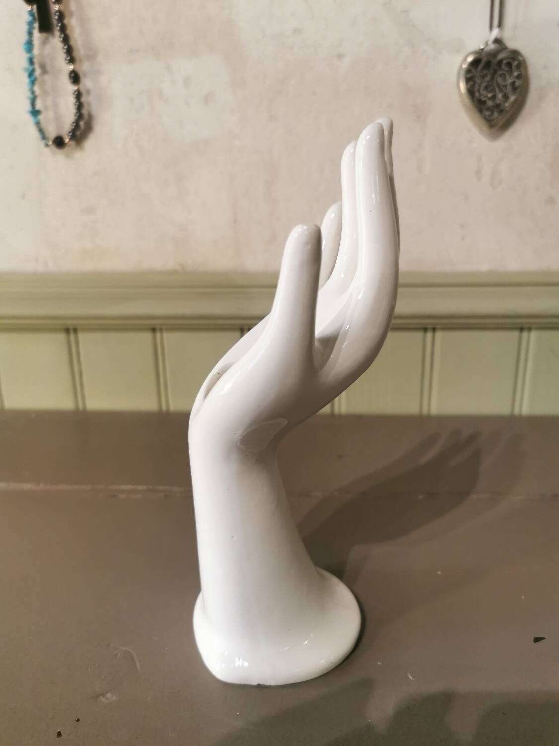 Vintage hand-shaped ring holder