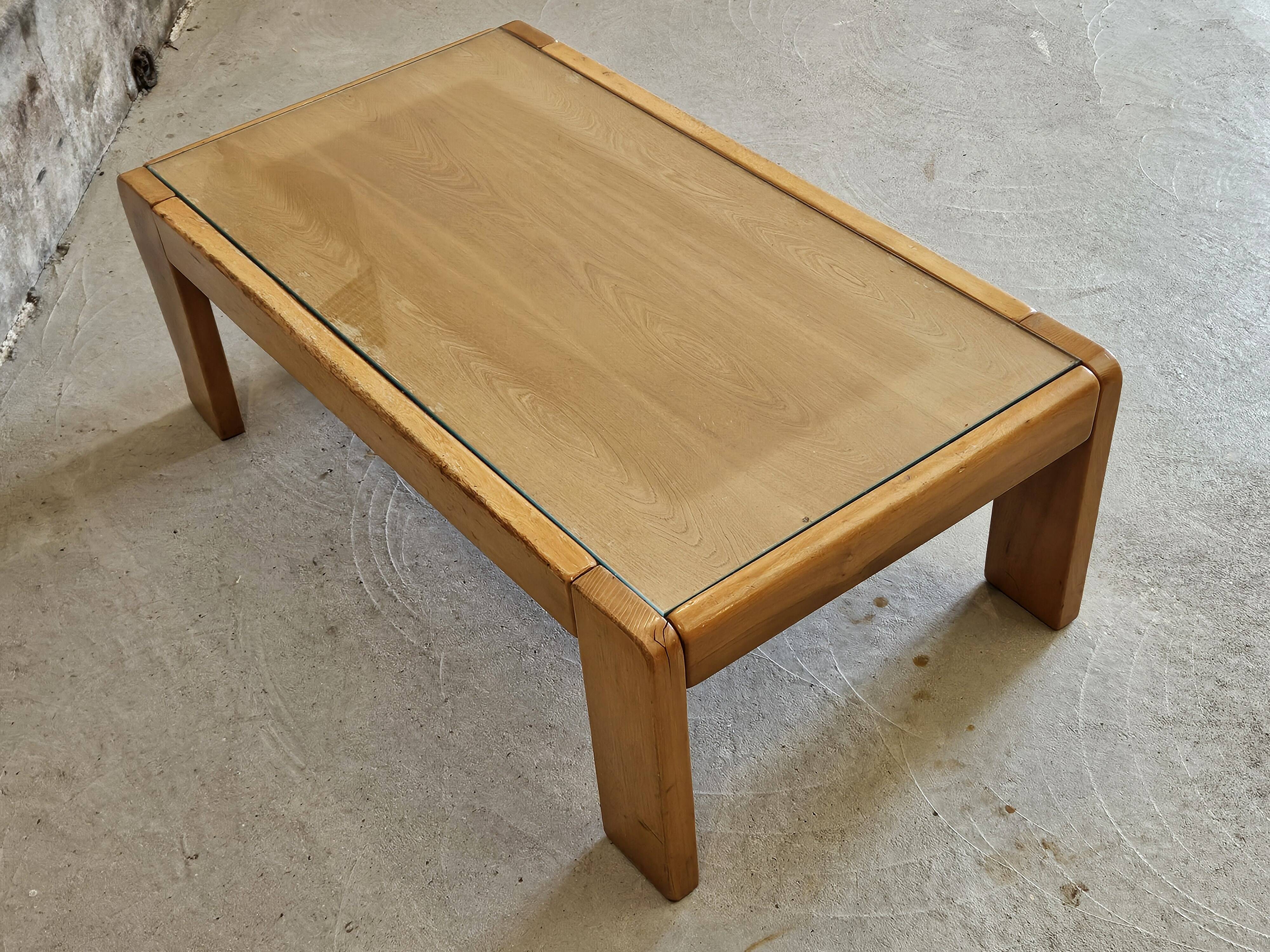 Designer coffee table 1970-1980 in kois elm and glass