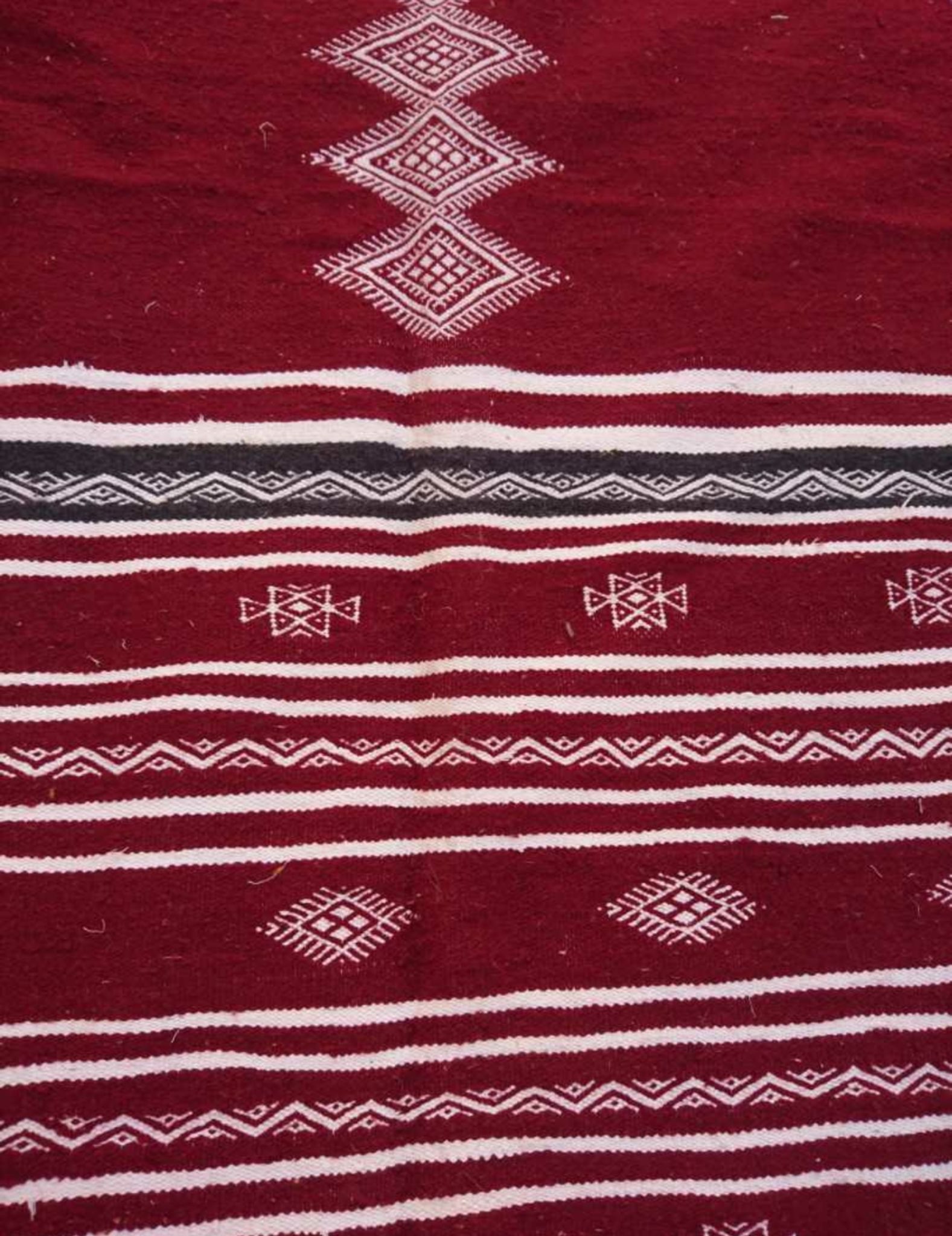 Tapis bordeaux fait à la main, 240x135cm