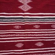 Tapis bordeaux fait à la main, 240x135cm