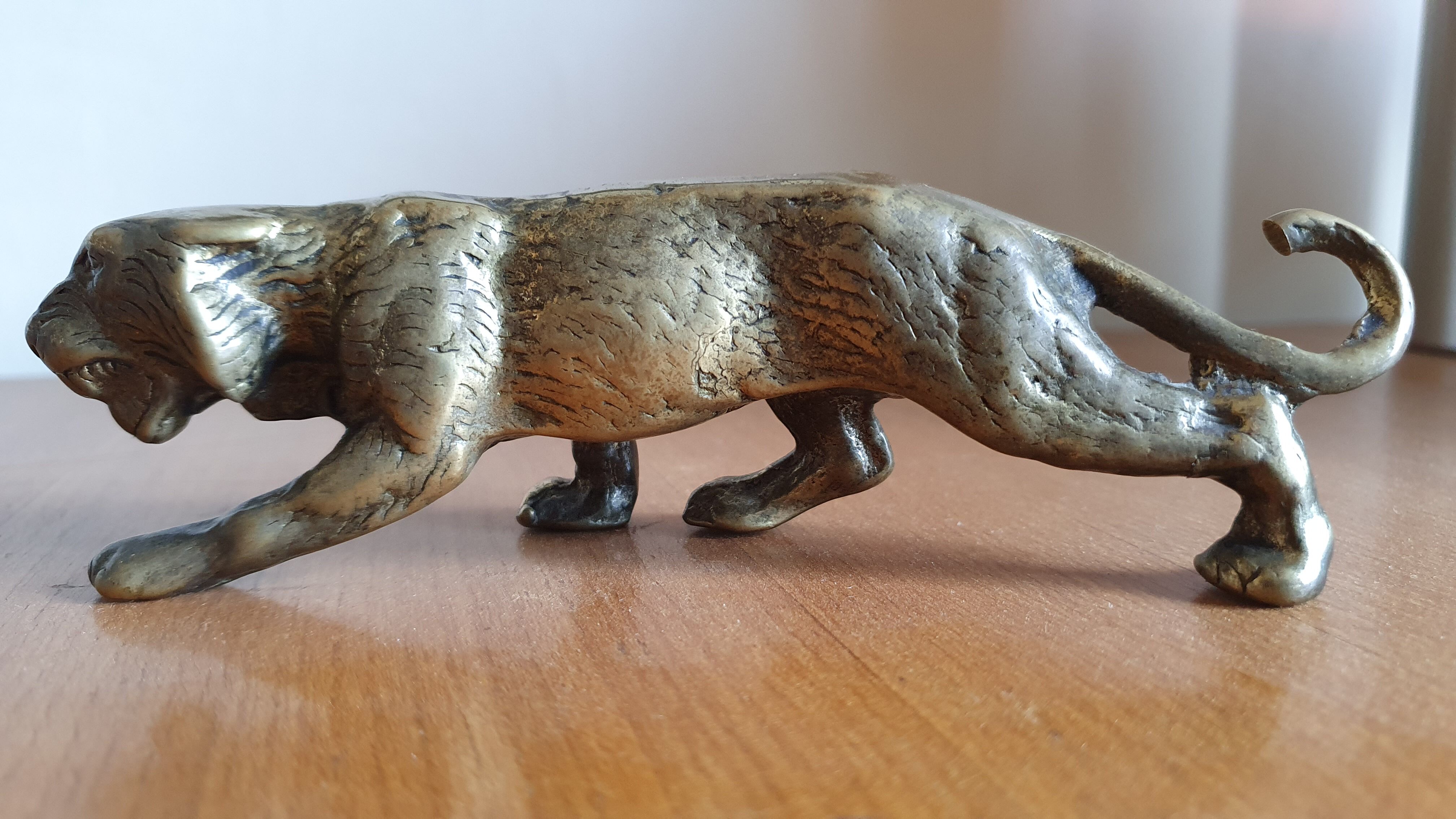 Statuette paper press panthère 70s