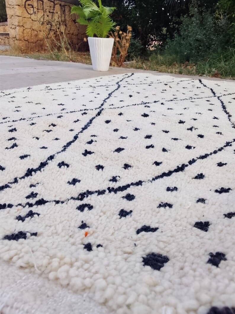 Traditional handmade Berber rug size 150 x 250 cm
