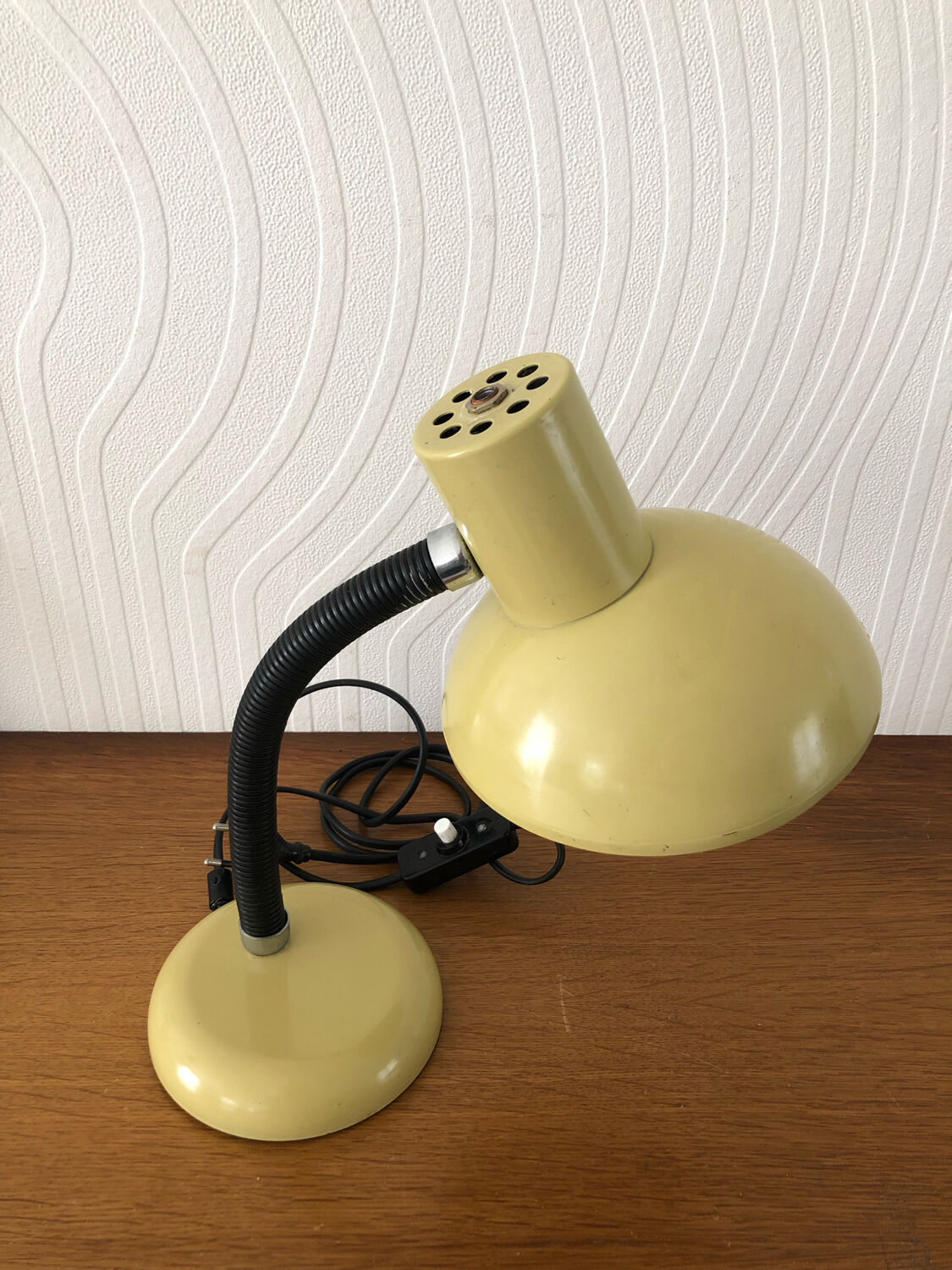 Lampe de bureau vintage métal jaune