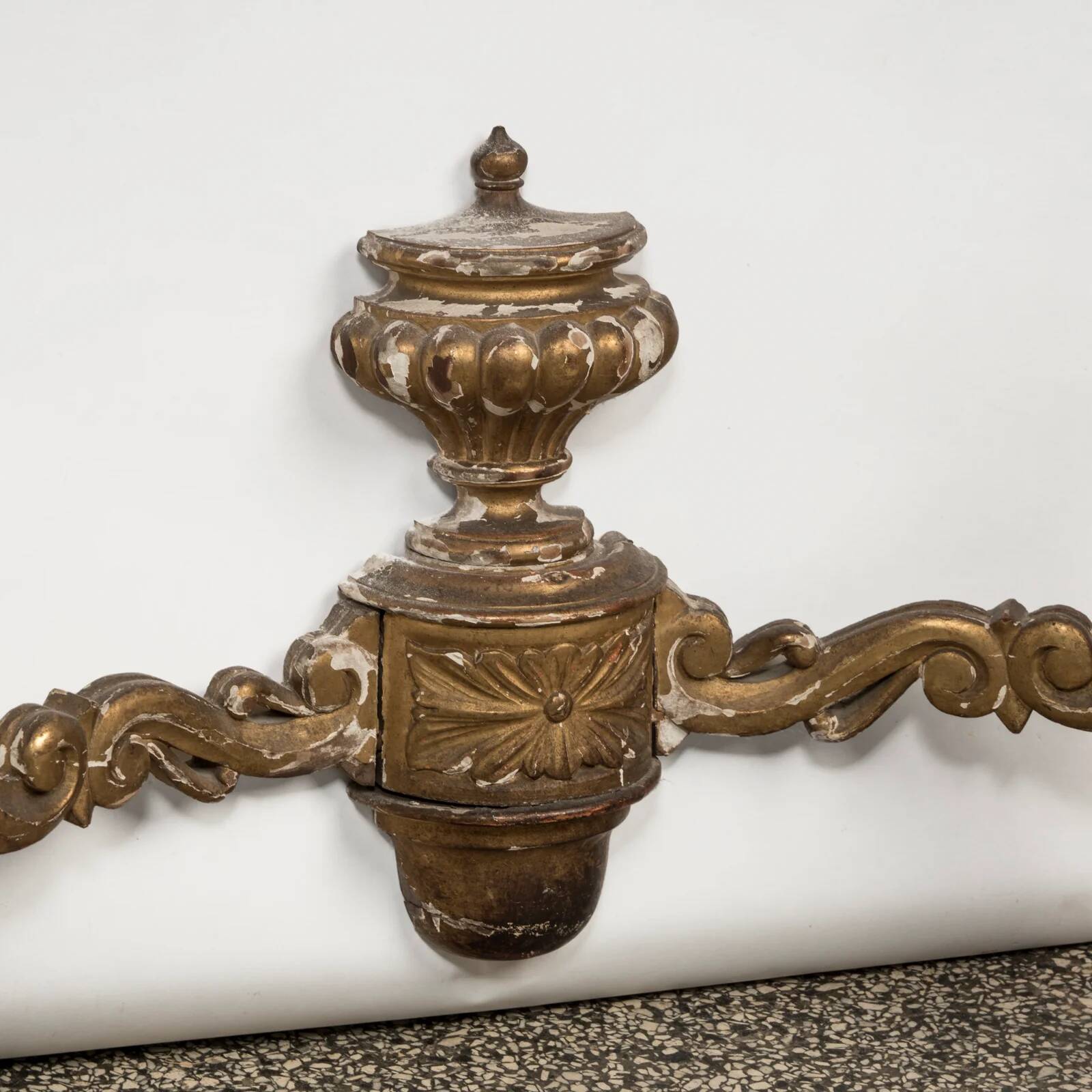 Console Louis XV en bois doré