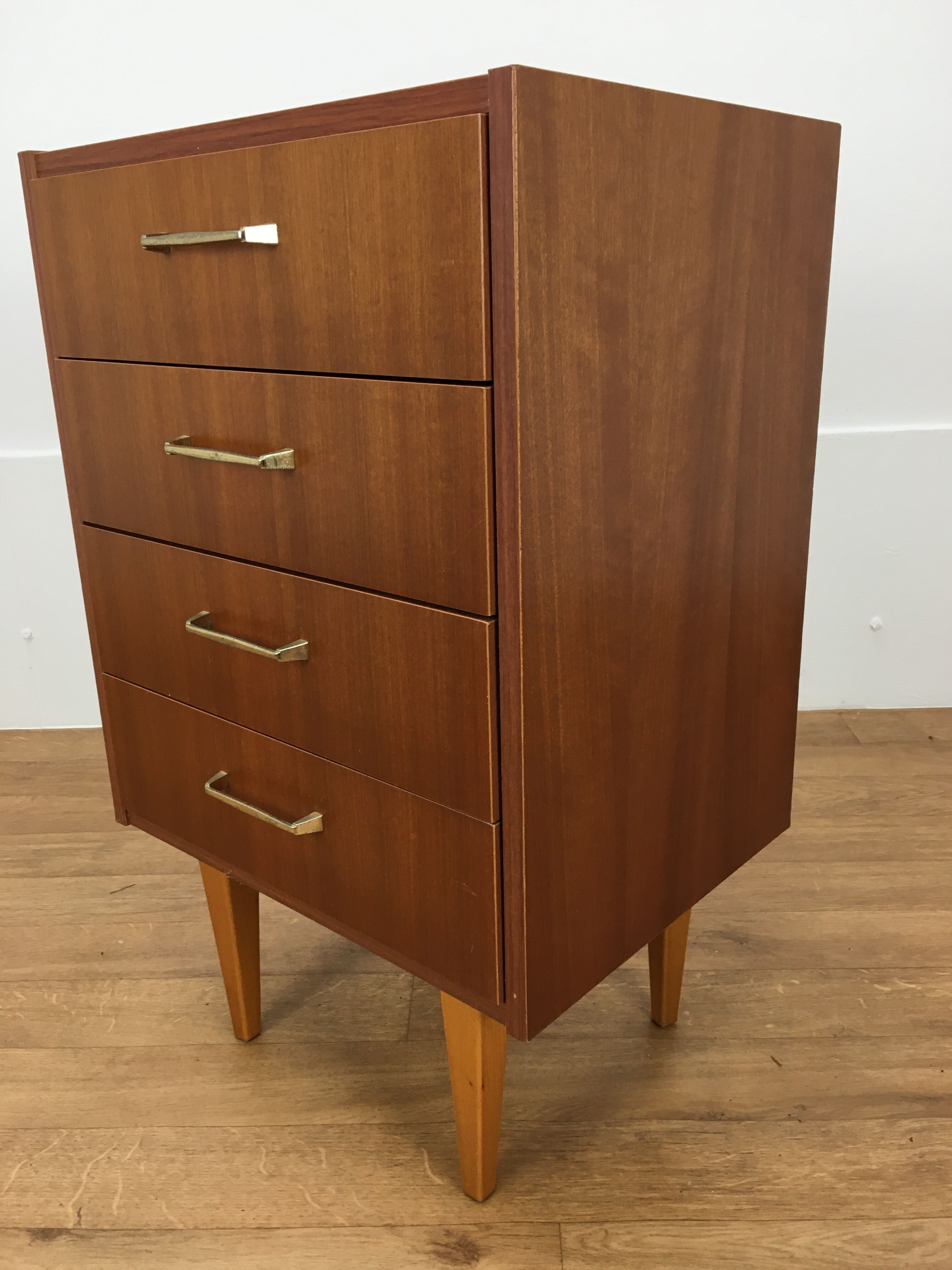 Scandinavian clothing dresser 4 drawers