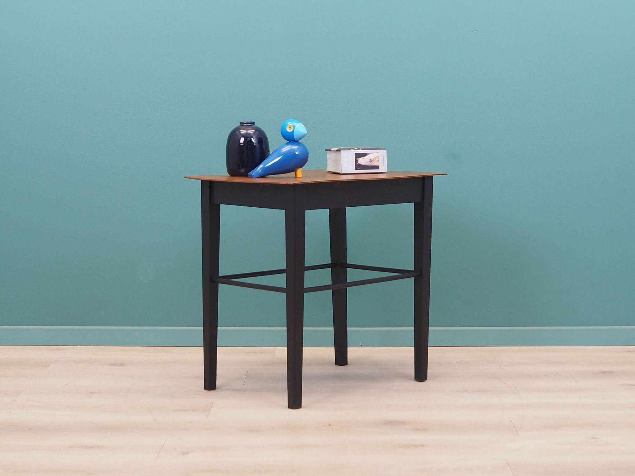 Table basse en noyer, design danois, années 1970, production : Danemark
