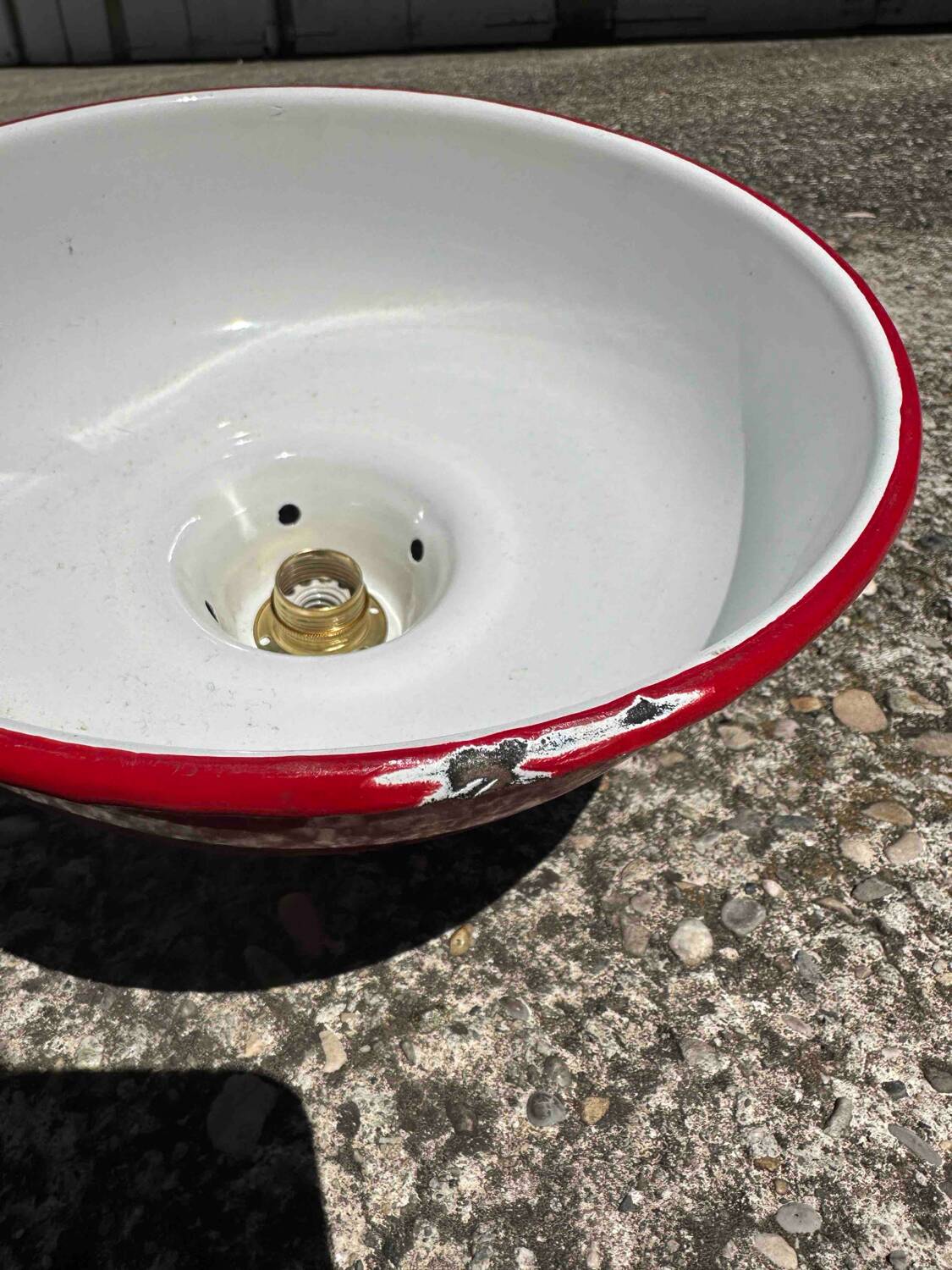 Industrial suspension in enamelled sheet metal, red and white bowl