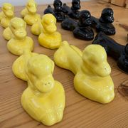 Box of 12 dog-shaped cutlery rests in yellow and black majolica.
