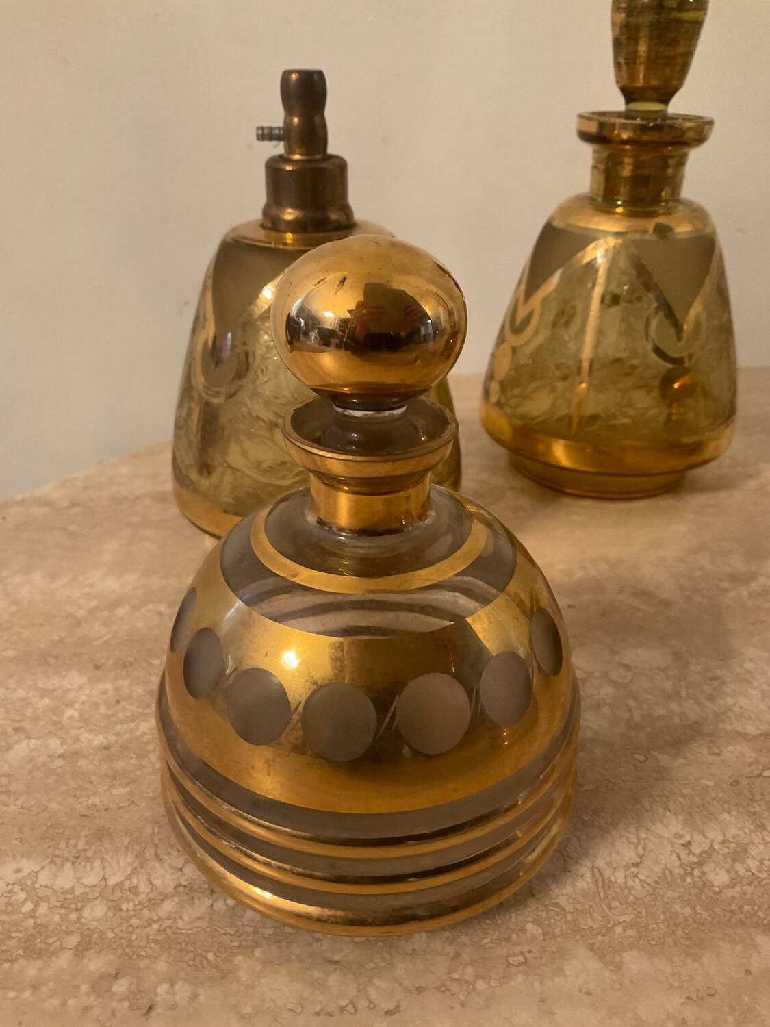 Ensemble de flacons Art Déco en verre ciselé