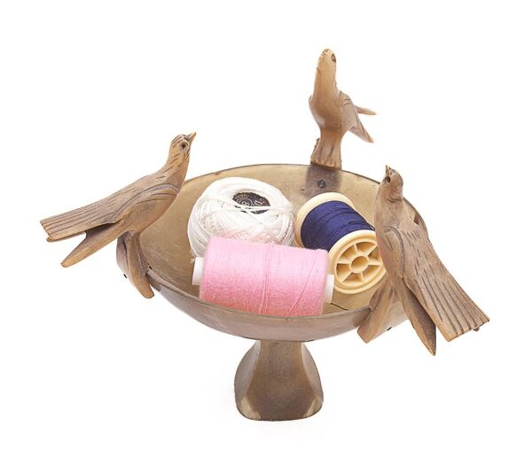 Petite coupe en corne sculptée