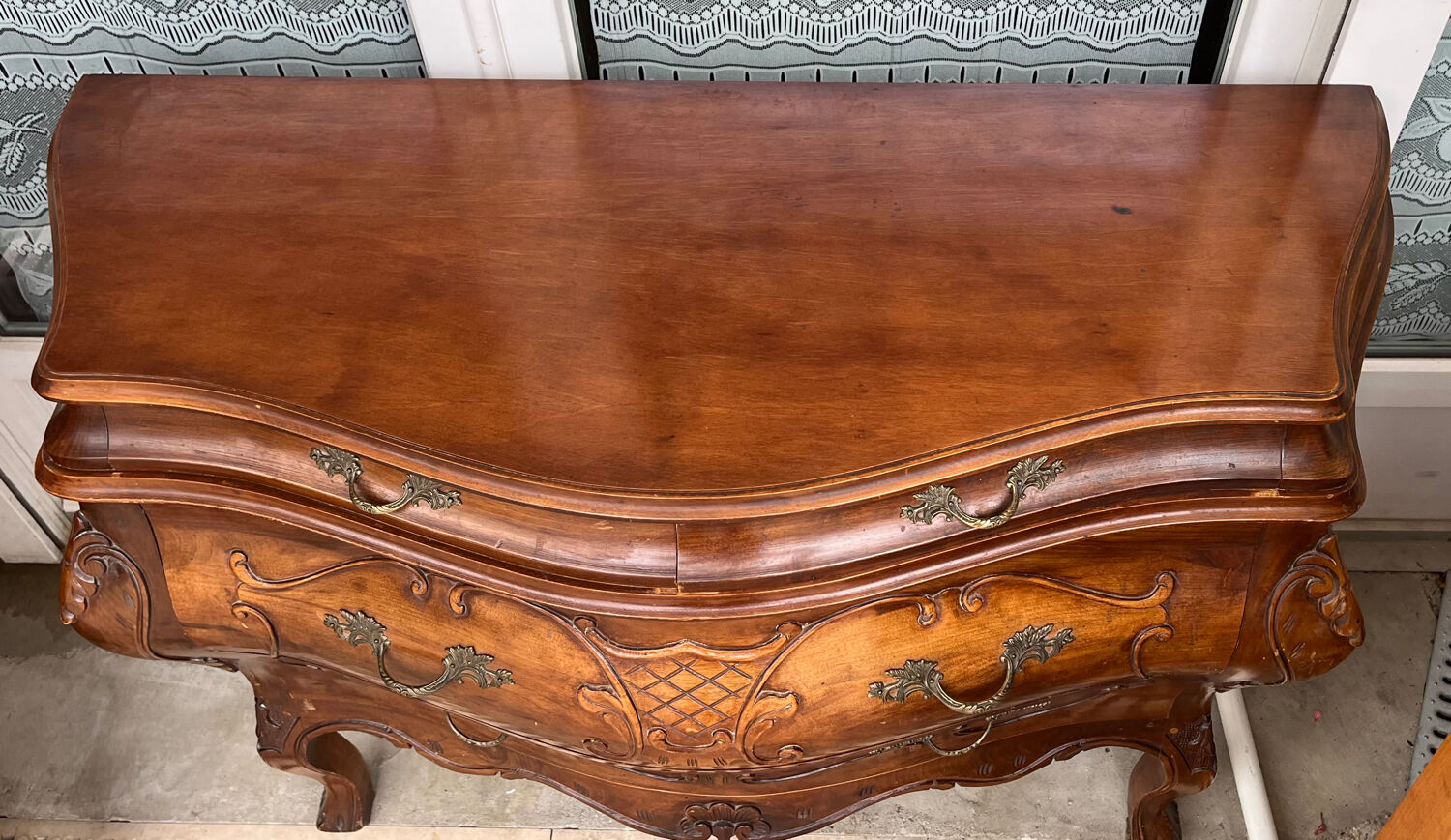 Bordeaux chest of drawers