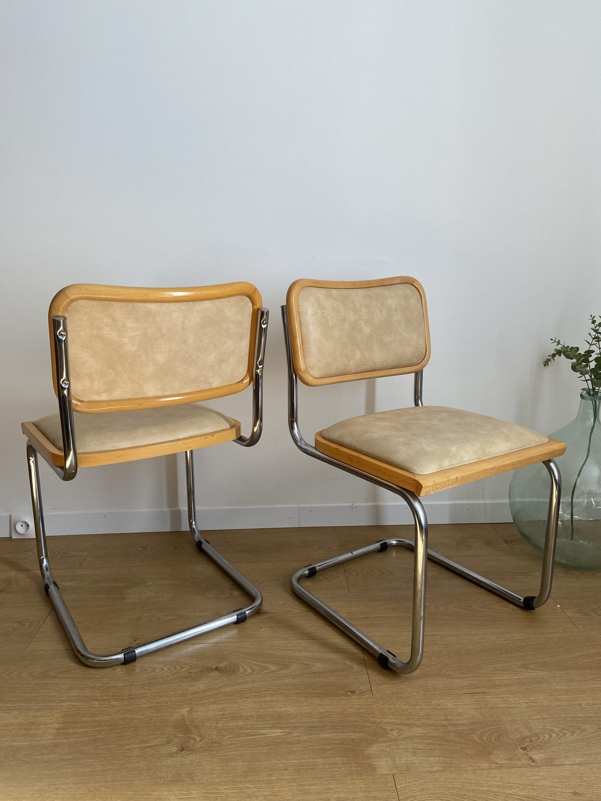Pair of in beige skaï chairs