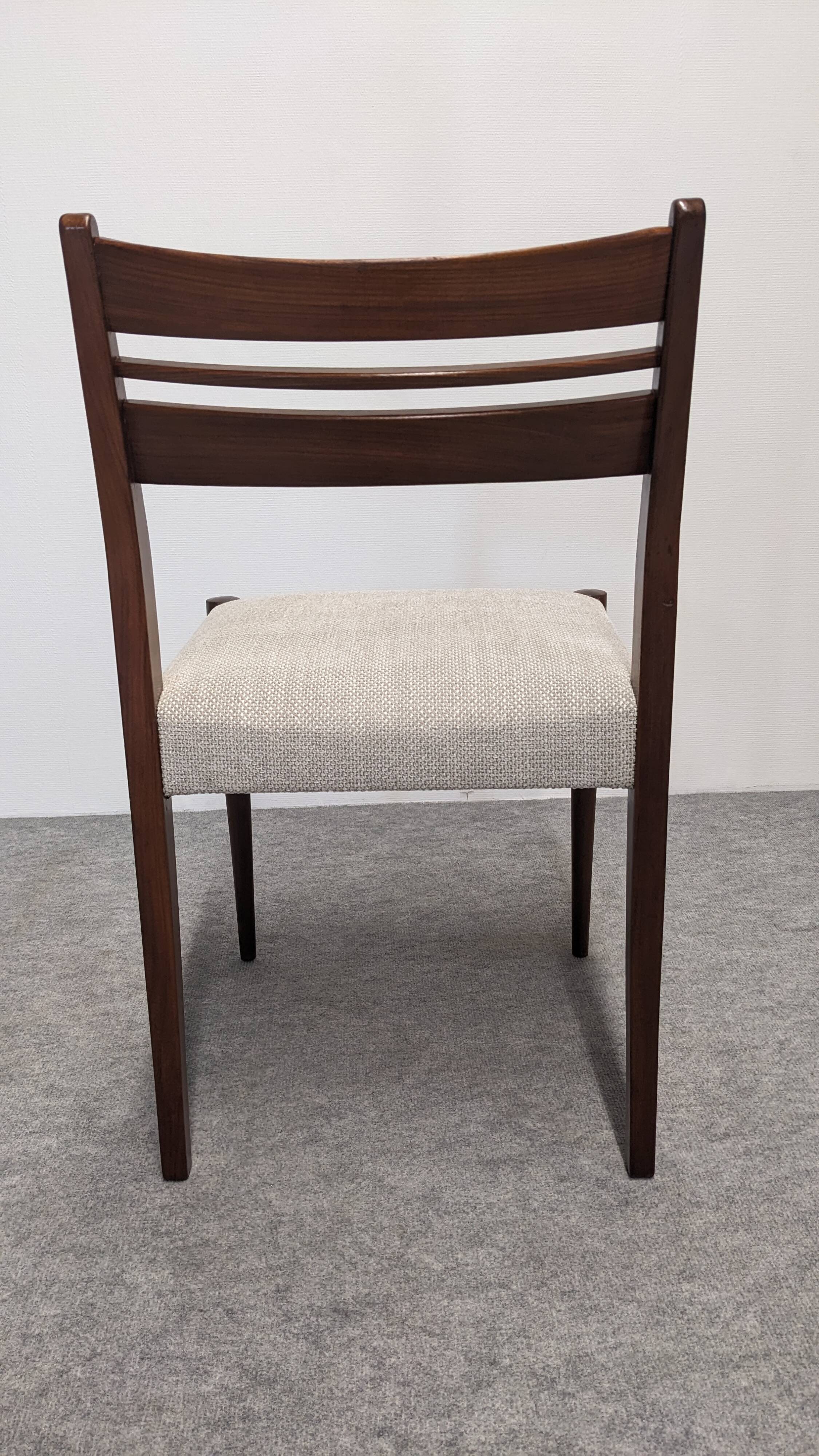 Série de 4 chaises de style scandinave en teck, France vers 1970