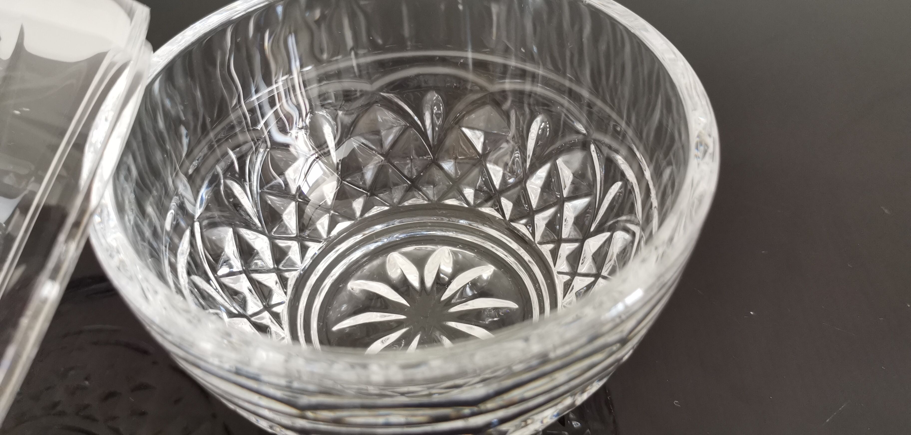 Old crystal drageoir/candy maker in the shape of an egg Cristal d'Arc