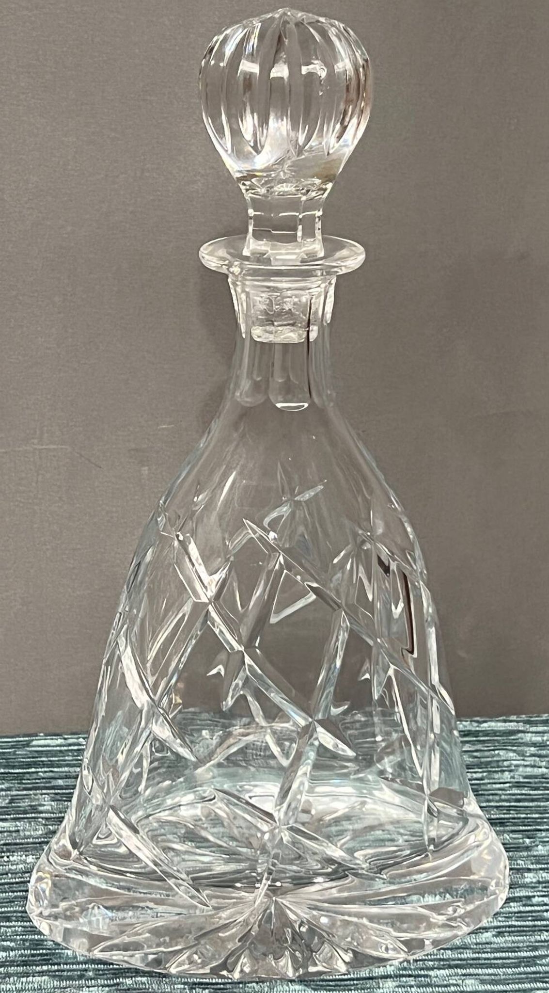 Carafe à whisky en cristal massif.