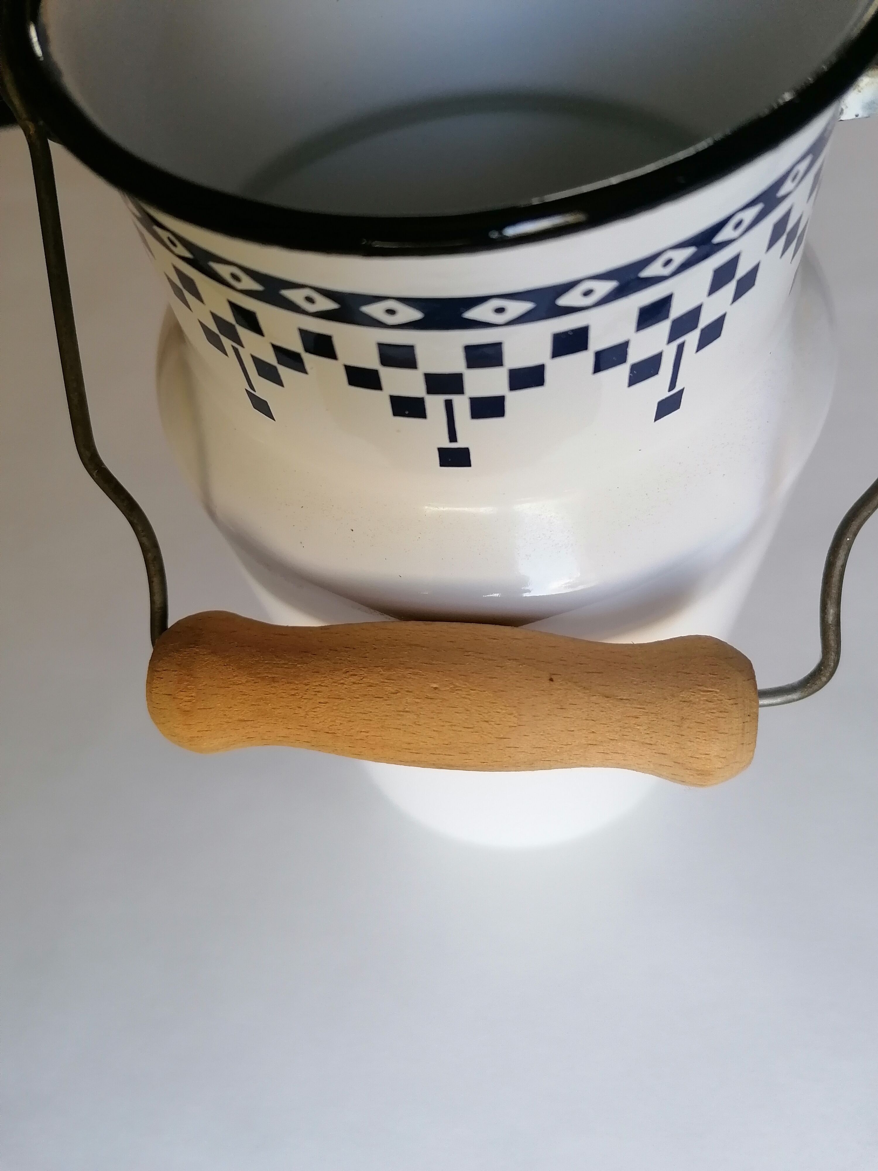 Enamelled sheet metal milk jar