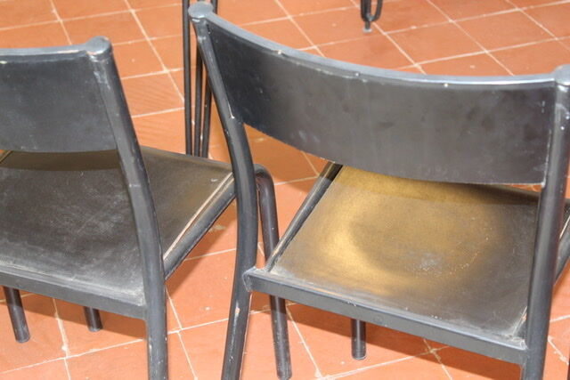 Série de 4 chaises d’école noires