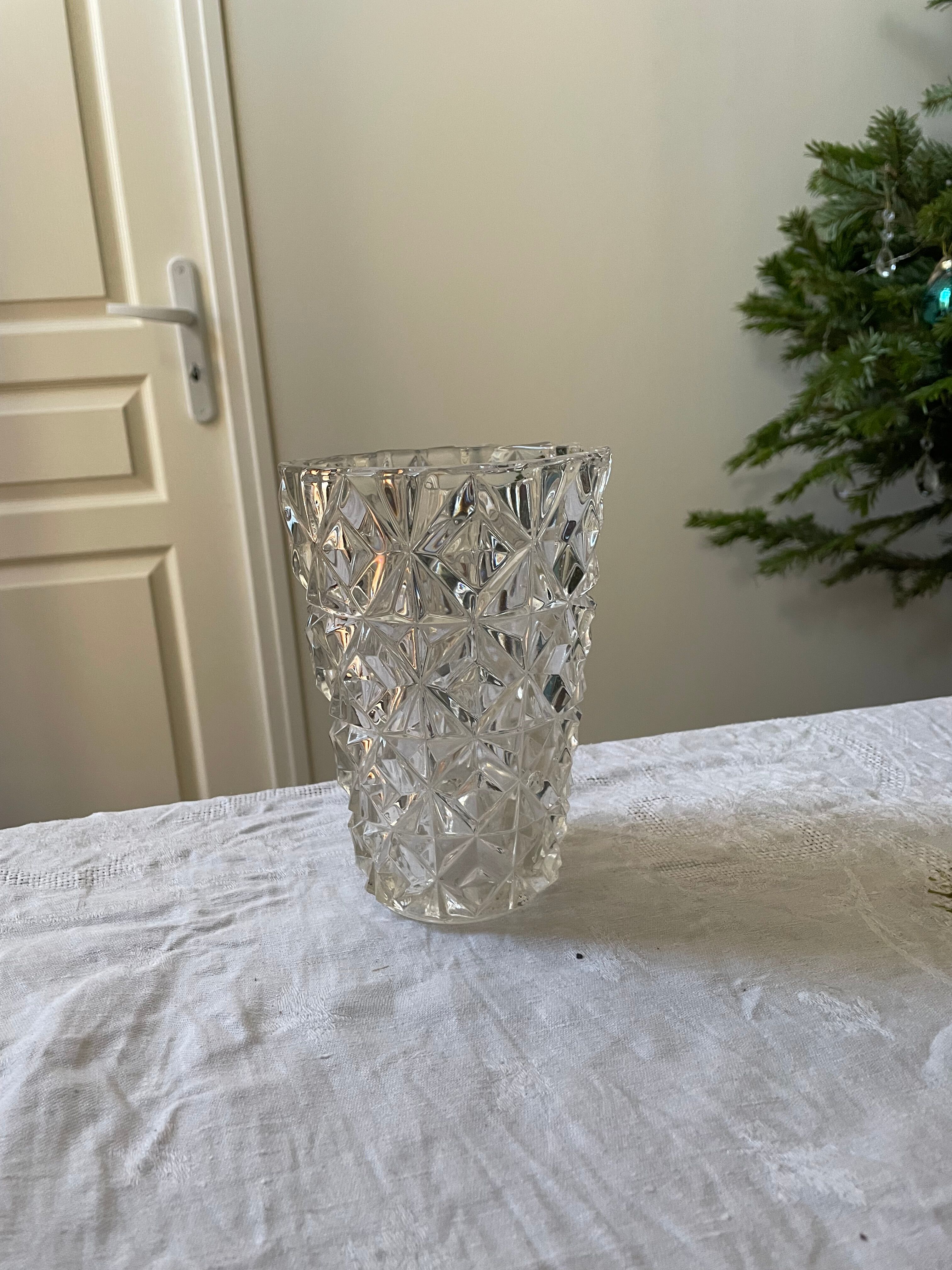 Chiseled transparent glass vase