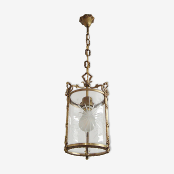 Round lantern with engraved star glass