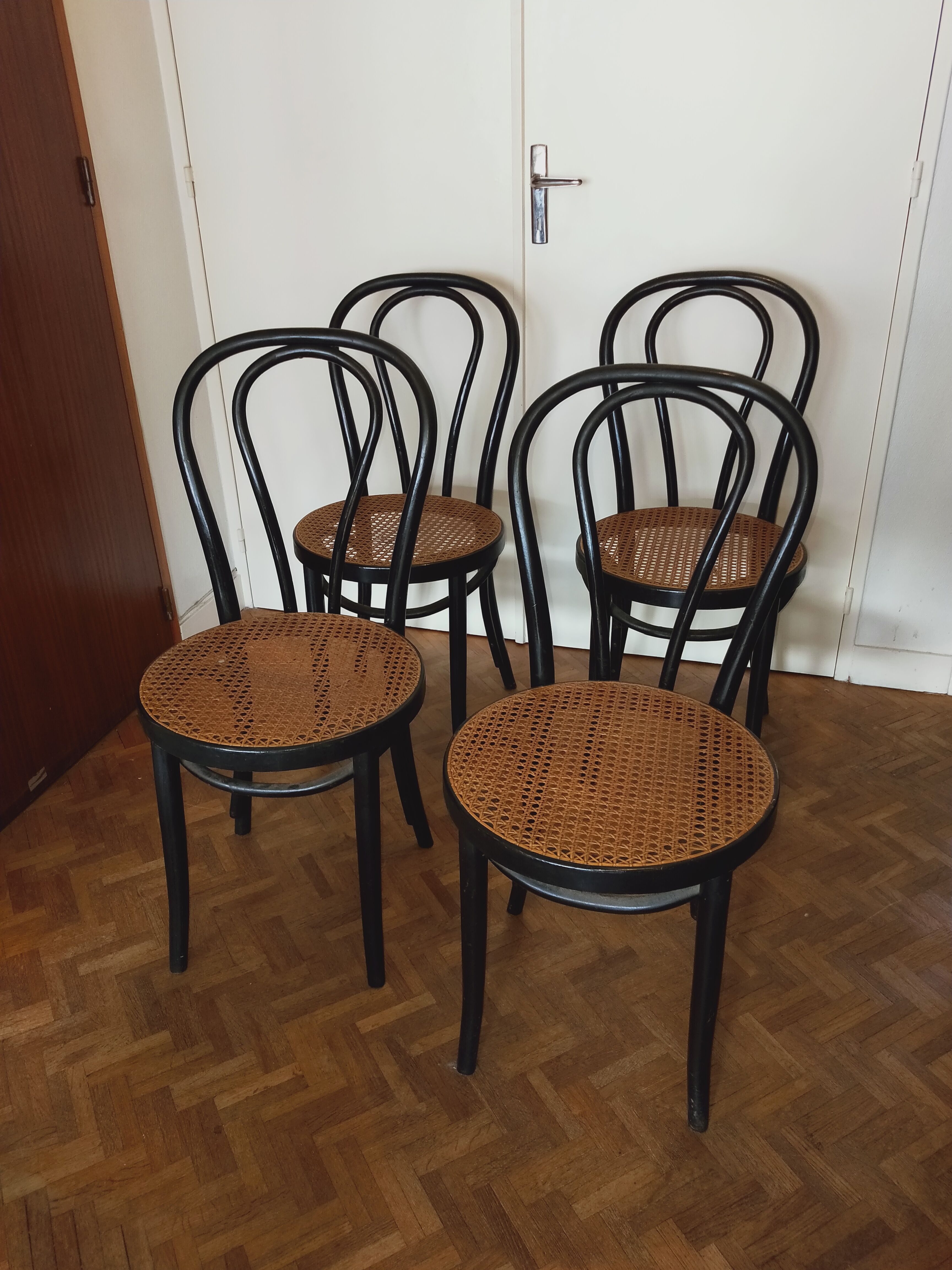 Lot of Thonet FMG chairs No.18